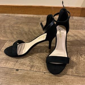 Lulu’s black strap of stillettos like new velvety